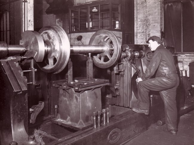 he wheel lathe operator rw